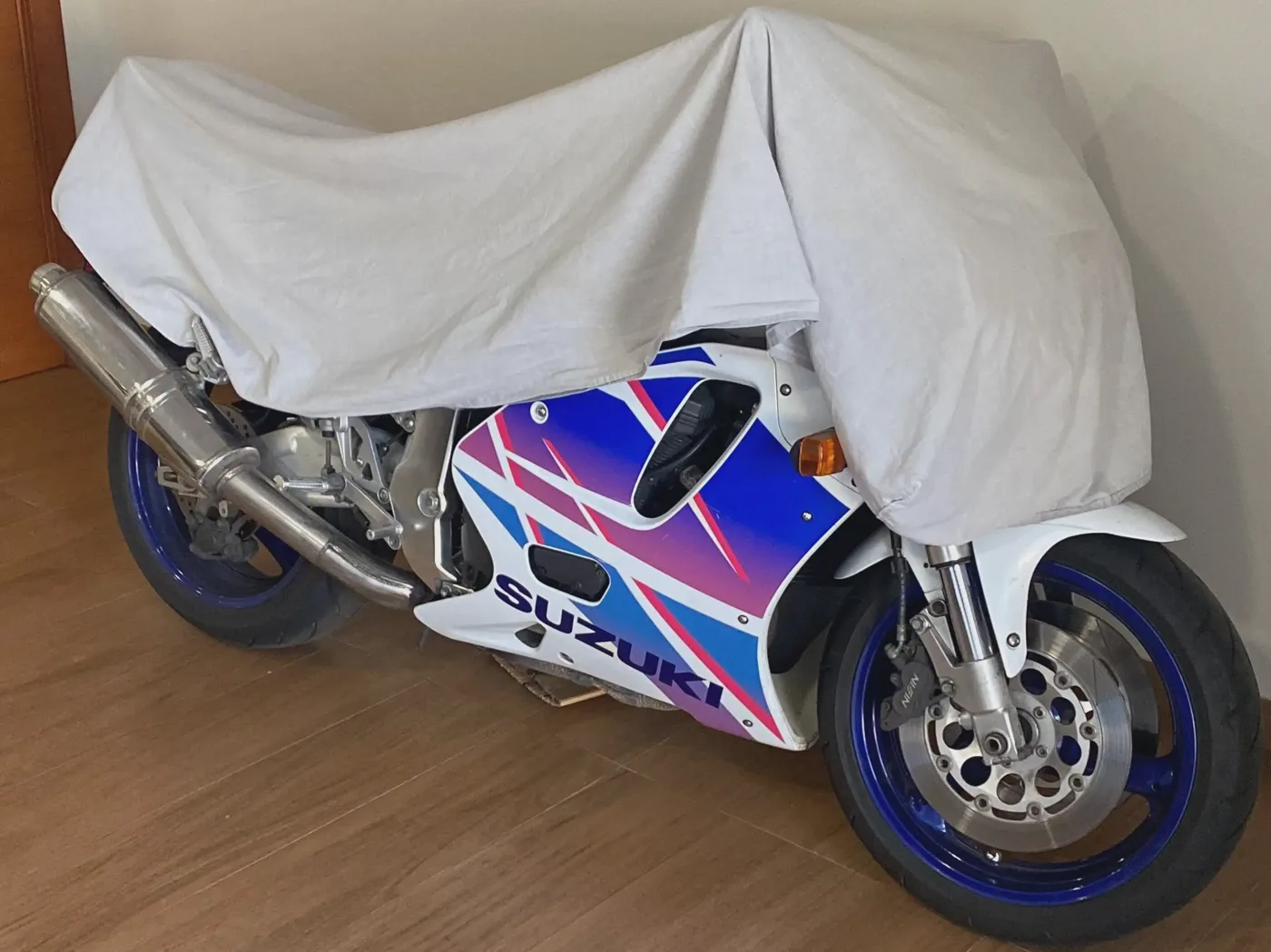 Suzuki GSX-R750 - Vista 1