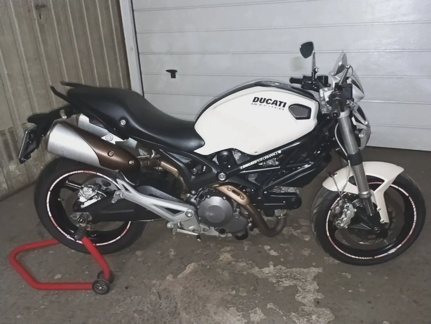 Ducati Monster 696 4800 € 2010 Cantabria - 1