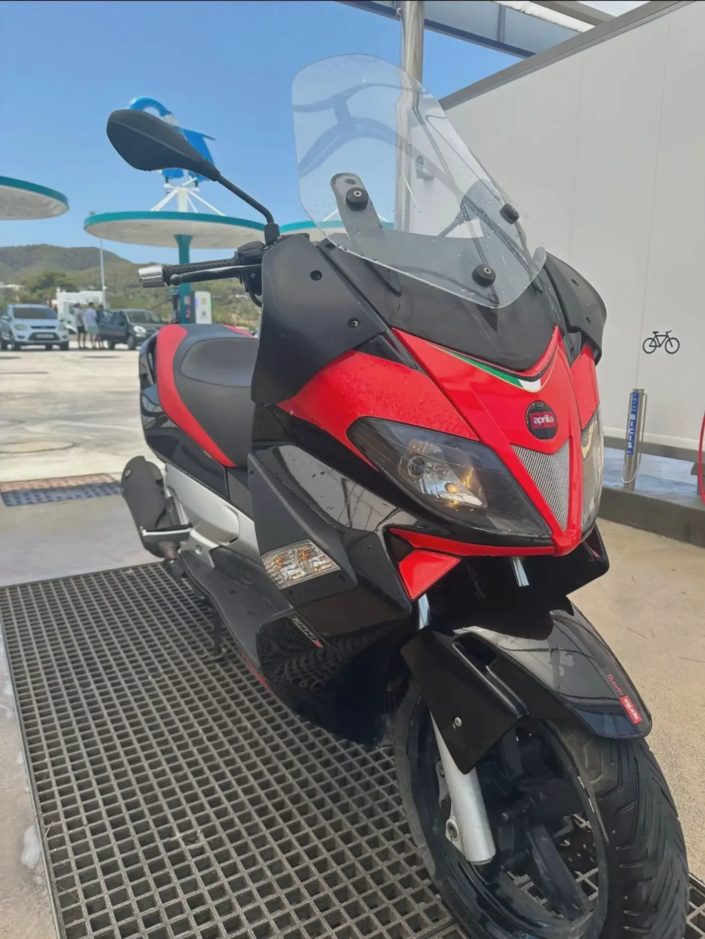 Aprilia SR Max 300 - Vista 1