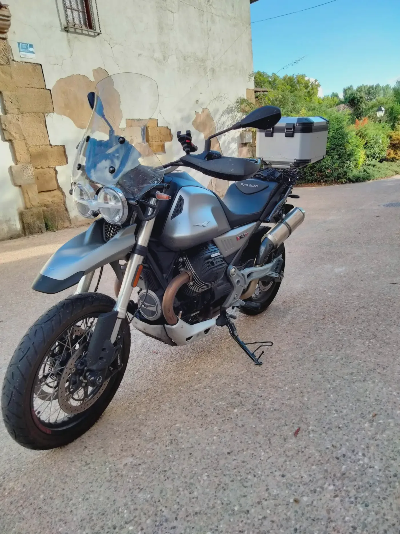 Moto Guzzi V85 TT - Vista 1