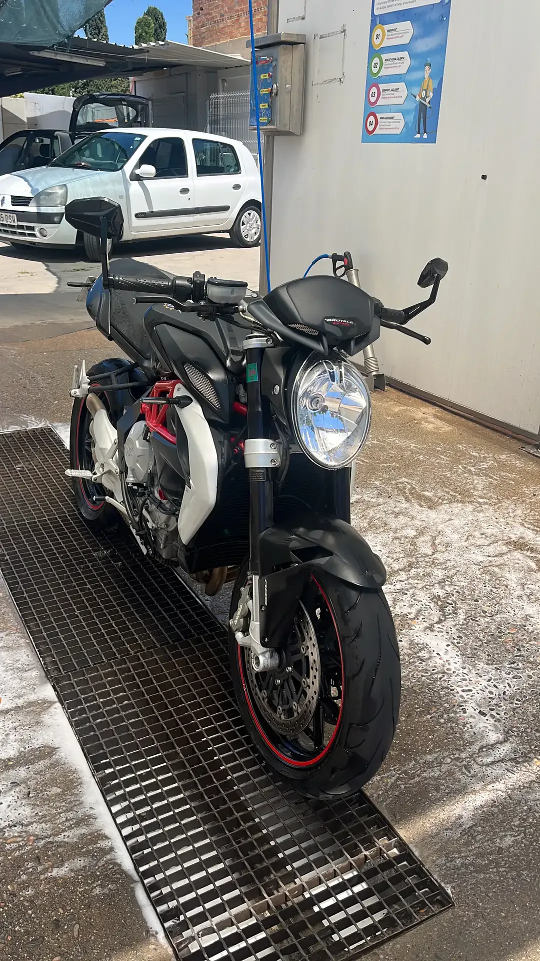MV Agusta Brutale 675 6000 € 2015 Lleida - 1