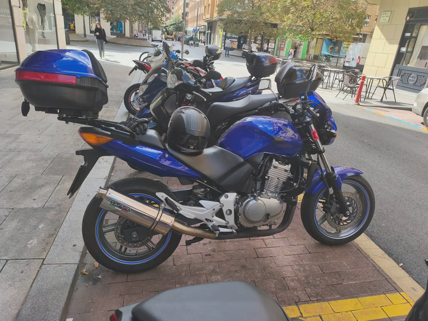 Honda CBF500 2500 € 2004 Navarra - 1