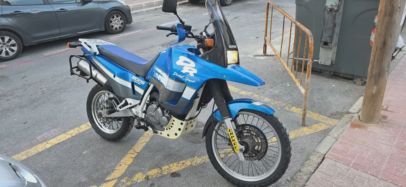 Suzuki DR800S Big - Vista 1
